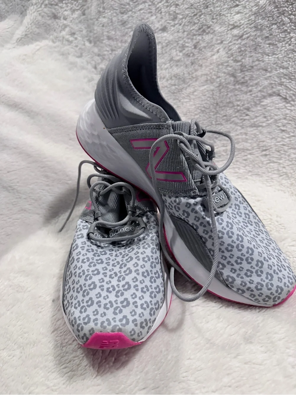 New Balance Fresh Foam Roav Big Kid Moon Dust Pink Leopard (women size 7.5)